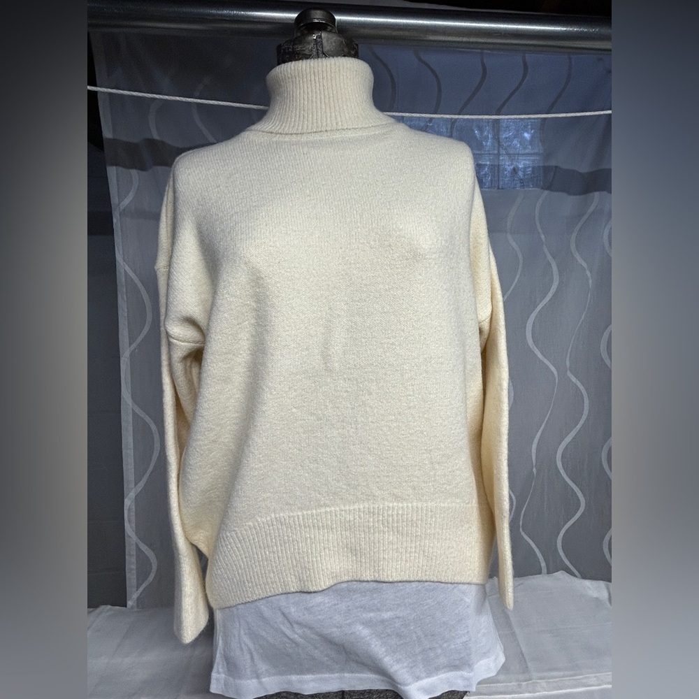 Women's Cashmere Cream Turtleneck Sweater